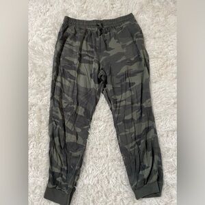 Splendid Camo Army Streetwear Lounge Athleisure Gym Jogger Sweats Camouflage XL